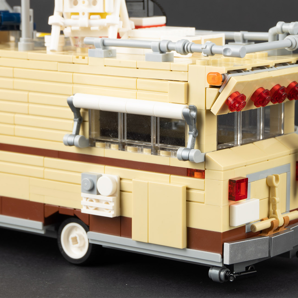 The Walking Dead Van: Dale's RV MOC-89551 Technic With 724 Pieces