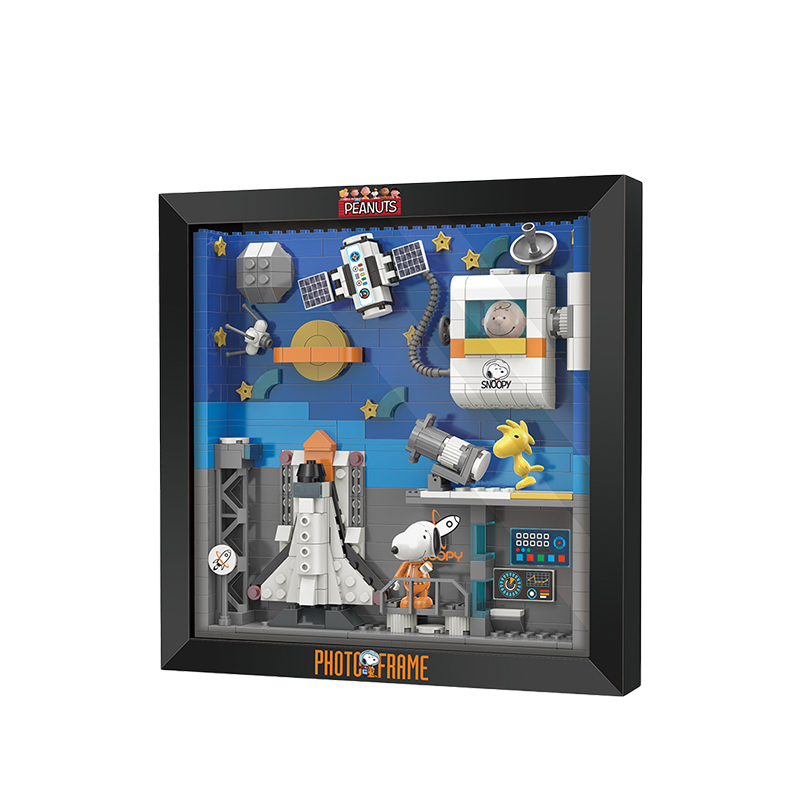Snoopy Space Adventure MOC-89614 Creator with 427 pieces