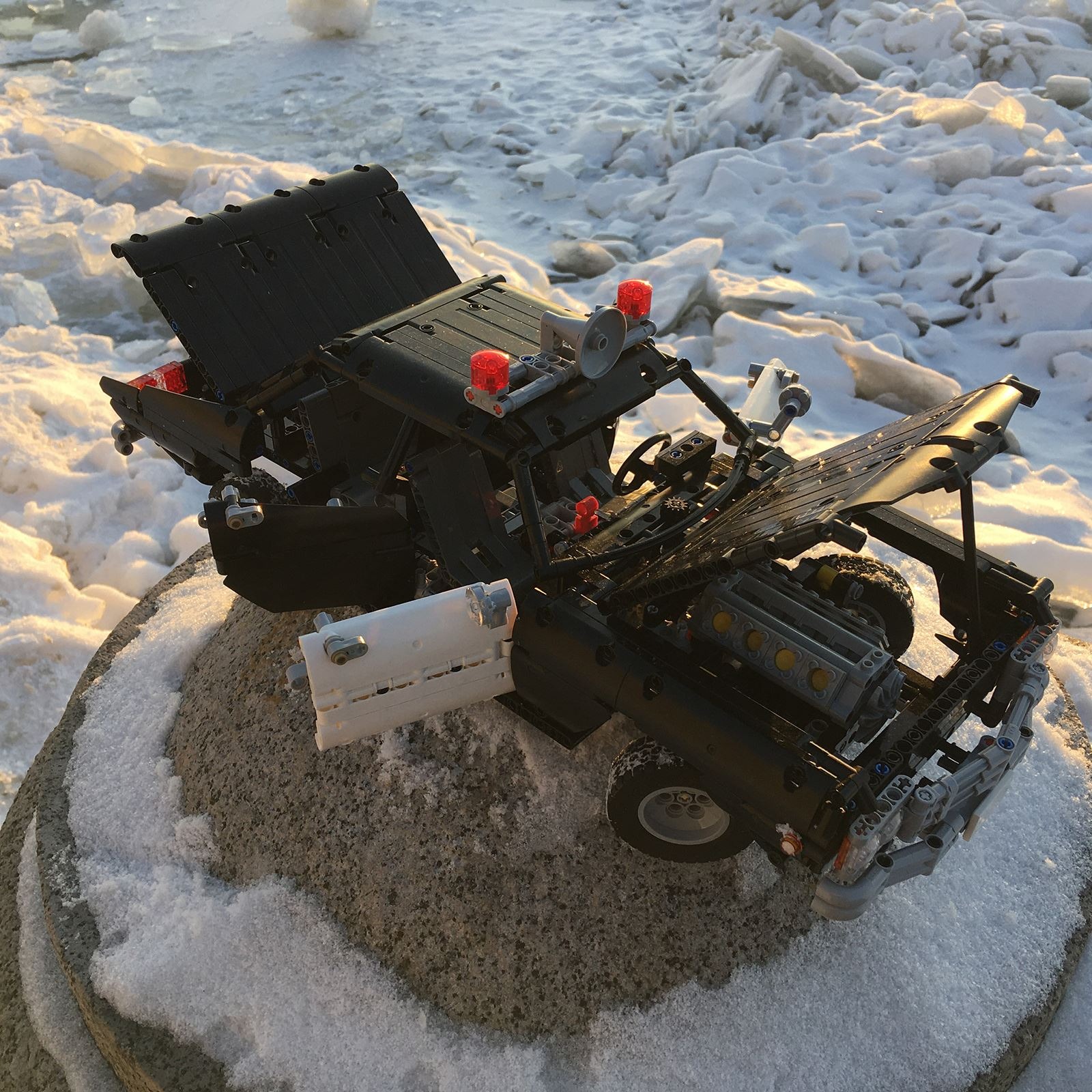 Classic Police Car TECHNICIAN MOC-63403 by Paave WITH 1483 PIECES Classic Police Car TECHNICIAN MOC-63403 by Paave WITH 1483 PIECES