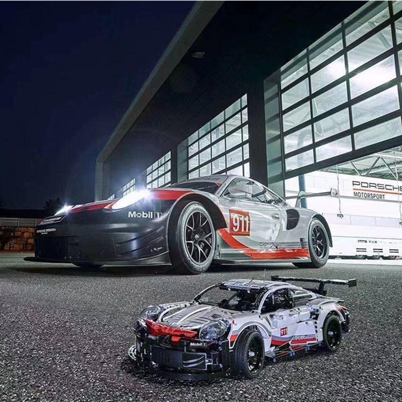 LION KING 180104 Porsche 911 RSR