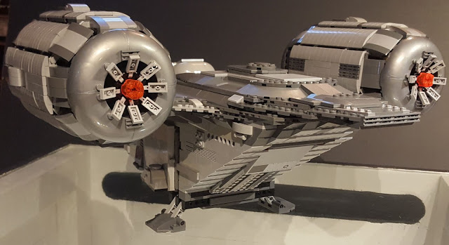 UCS Razor Crest by Papaglop STAR WARS MOC-37840 by Papaglop with 4064 Pieces